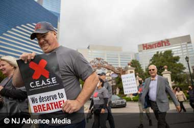 Atlantic City Casino Workers Take Smoke Fight to Trenton