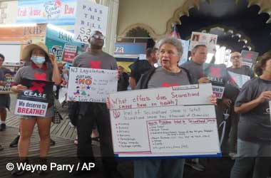 Protest Emerges Outside Hard Rock Casino AC Concerning Smoking Ban