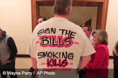 Atlantic City Smoking Bill Moves Forward in Senate